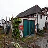 Das Bresthaus, das ehemalige Meersburger Siechenhaus, soll in ein Fahrradhotel umgewandelt, der Anbau aus moderner Zeit (links im Bild) ...