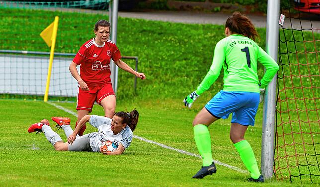 Bild 41: SV Niederhof besiegt SG Ebnet mit 4:1 im Hinspiel der Verbandsliga-Relegation &ndash; wir haben Bilder!