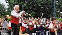 Der Musikverein Wald verzauberte die Besucher am Sonntag zurMittagszeit. Zuerst noch im Freien, später in der Schloßbühlhalle. ...