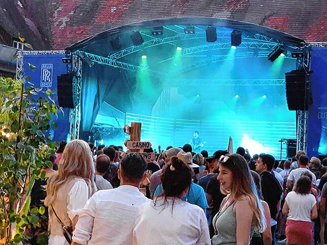 Milky Chance Sänger Clemens Rehbein beim Open-Air Konzert, am Samstagabend im Culturhaus Caserne, wo 800 Besucher bei bestem ...