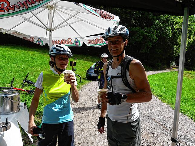 Das Ehepaar Irene und Christian Winter aus Frick genossen den schönen Tag beim MTB mit herrlicher Landschaft und guter Organisation. ...