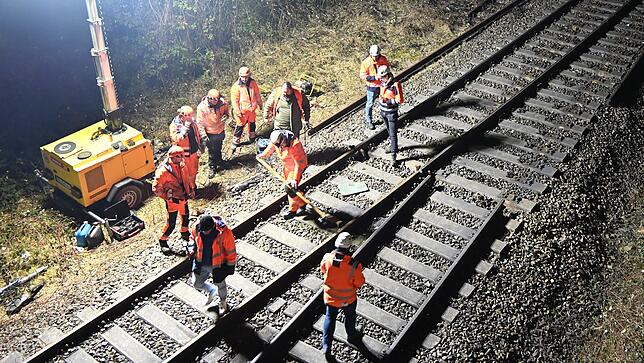 Bild 8: Trafotransport: So kommt der 300-Tonnen-Koloss nach Gurtweil zum Umspannwerk