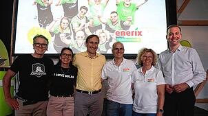 Gäste, Referent und Teilnehmer der Diskussionsrunde beim Energiefest von Enerix in Tiengen, von links: Peter Knuth, Beate Knuth, Michael ...