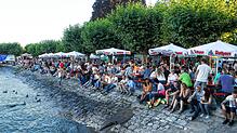 Am Ufer vor dem Stadtgarten haben Besucher den besten Blick auf das Feuerwerk. Morgen Abend soll es hier laut verschiedener ...