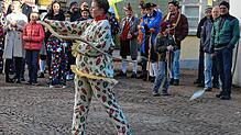 Auch Franziska Rick, frisch gekürte Karbatschen-Weltmeisterin, nimmt am Preisschnellen der Narrenzunft im Hof des Bischofschlosses teil. ...