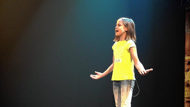 Die 10 jährige Thea Burger aus Lossburg bekam, für ihren tollen Auftritt beim Kindercasting, eine der drei Rollen der Luella im Gloria ...