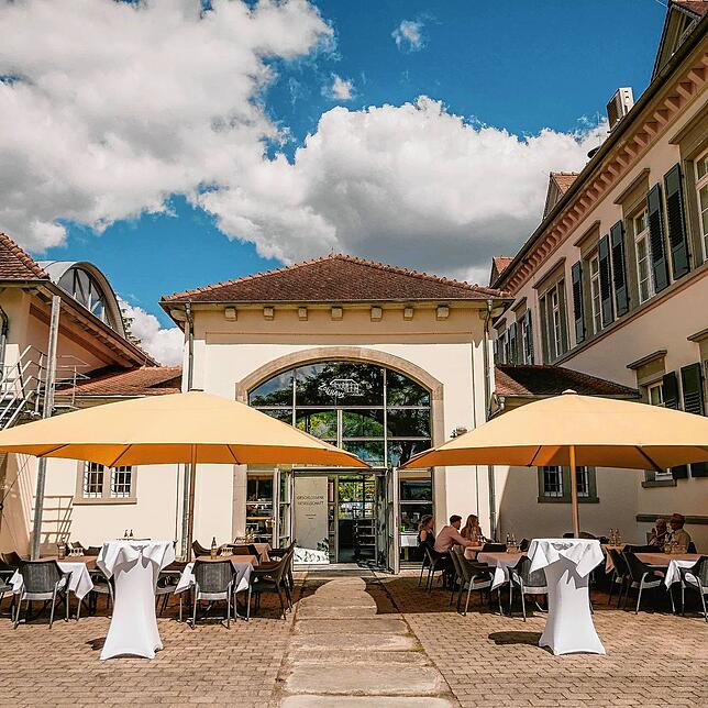 Im Zollhaus in Ludwigshafen sind Hochzeitsfeiern drinnen und draußen möglich.