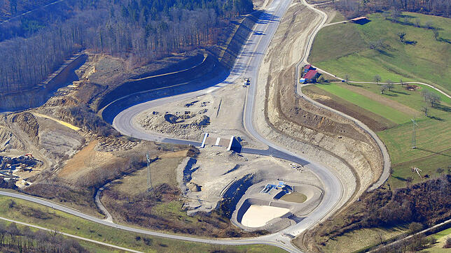 Das Luftbild vom Februar zeigt die Anschlussstelle der A 98.5 in Rheinfelden Minseln.