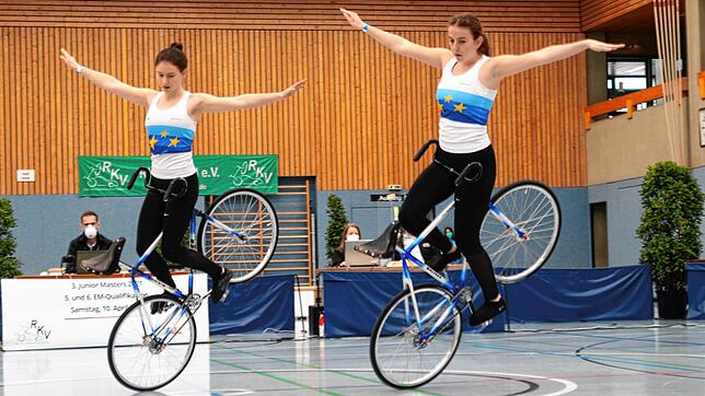 Souveräne Kür: Anika Papok (links) und Anna-Sophia von Schneyder vom RV Lottstetten beim Junior-Masters in Ilsfeld.