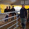 Die Lamas und Ziegen vom Circus Renz sind froh, wieder ein Dach über dem Kopf zu haben. Darüber freuen sich (von links): Johann und ...