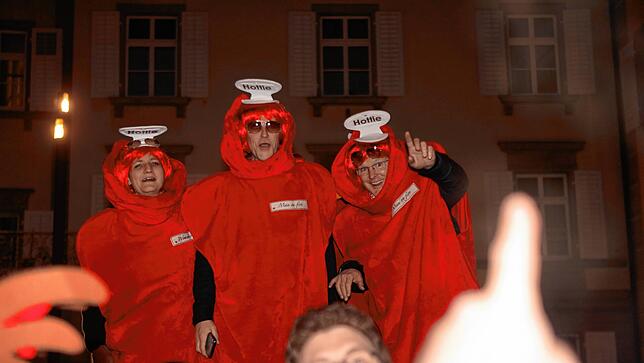 Bild 23: Schmotziger Dunschtig: Tausende Konstanzer nehmen am Hemdglonker teil