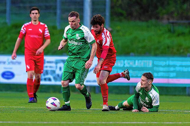 Bild 20: FC Bergalingen II gewinnt Kellerduell gegen Schlusslicht SV Waldhaus II mit 3:2 – wir haben Fotos!