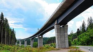 Wann bekommt die Gauchachtalbrücke ihren Zwilling? Auch nach der Entscheidung des Bundesverwaltungsgerichtes steht ein Baustart in den ...