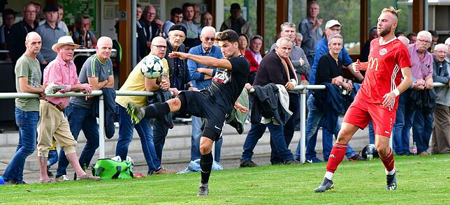 Bild 2: FC Wallbach muss mit einem 1:1 gegen den SV Buch zufrieden sein &ndash; und wir haben Bilder!