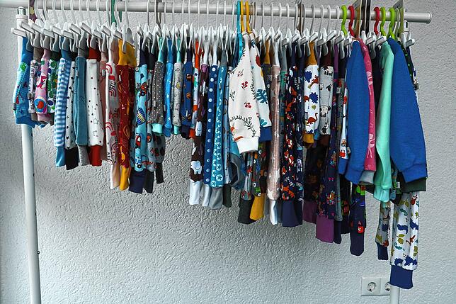 An der Stange, nicht von der Stange: ein Teil der selbst genähten Kollektion von Alexandra Maier.