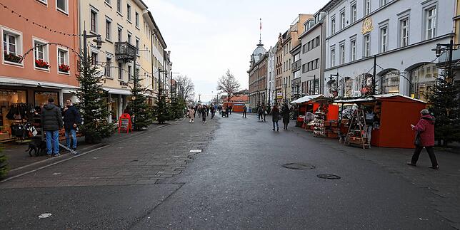 In Fußgängerzonen wie der Marktstätte gilt ein Fahrverbot für E-Roller.