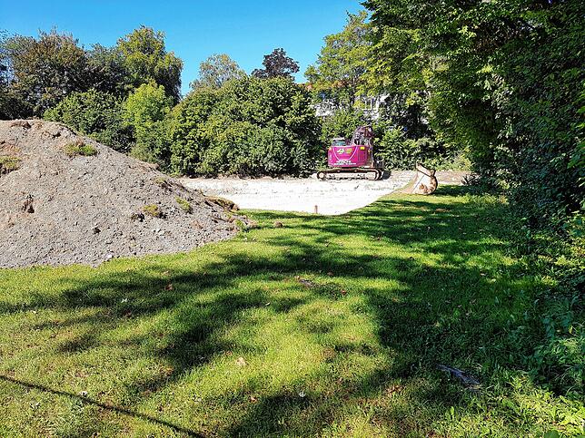 Bild 1: Baggern gegen die Fehlbelegung: Wobak baut für 87 Flüchtlinge am Sonnenbühl