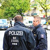Die Polizei ist stark präsent auf der Sonnenallee. Fast täglich gehen junge Araber auf Berliner Straßen, um sich mit der Hamas zu ...