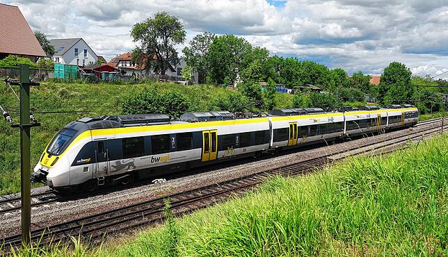 Einstöckig und im weiß-gelben Design: So ähnlich wie dieser Zug auf der Gäubahn-Strecke werden in einigen Jahren auch die Züge auf der ...