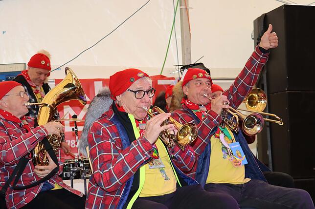 Bild 28: Seenarrentreffen Möggingen: Tausende feiern trotz Regen beim Festumzug!