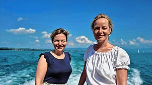 Die Fraktionsvorsitzende der Grünen in Bayern, Katharina Schulze, (links) und die baden-württembergische Umweltministerin Thekla Walker ...