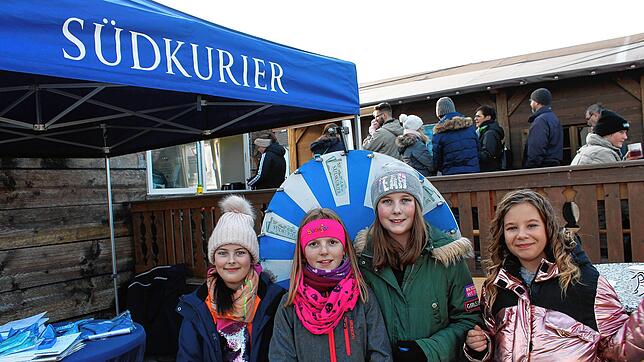 Beim SÜDKURIER-Aktionstag auf der Eisbahn haben alle freien Eintritt, und sie können am Glücksrad drehen. Bild: Reiner Baltzer