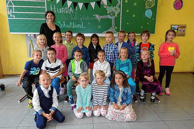 Zehn Jungen und zehn Mädchen wurden im Bildungszentrum Bonndorf, Außenstelle Gündelwangen, in die Klasse 1b eingeschult. Lehrerin ist ...