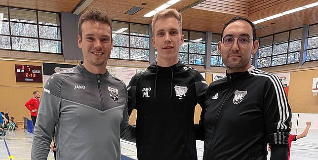 Ausgezeichnet: Michael Bauder (links) und Ahmet Yegit (rechts) von der Jugendabteilung des FC Wehr freuen sich über die Auszeichnung ...