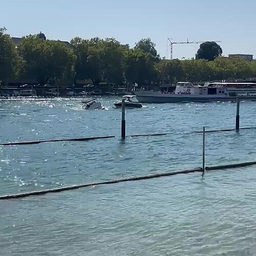 Boot kentert innerhalb von Sekunden auf dem Seerhein