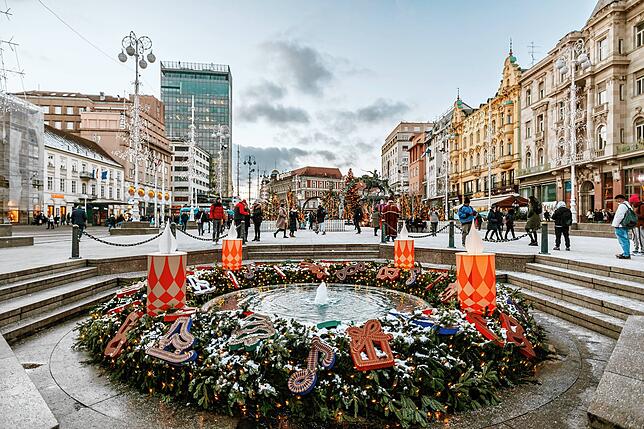 Über 25 kleine Weihnachtsmärkte verteilen sich durch die Innenstadt Zagrebs.