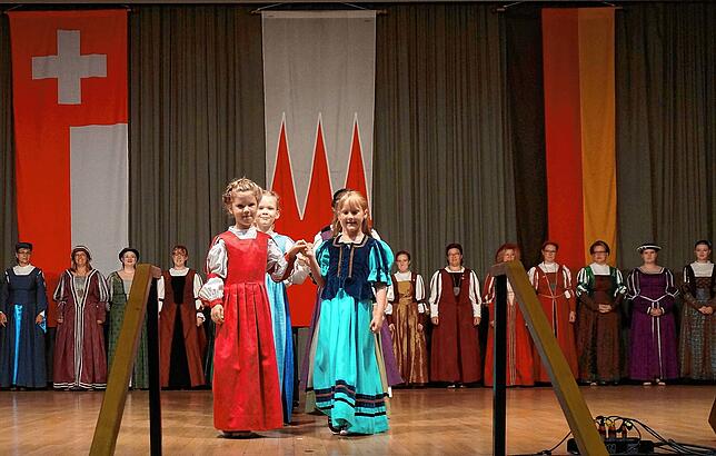 Süße Tänzerinnen: Die Kindertanzgruppe der Historischen Trachtengruppe macht wie die „Großen“ viel Freude.