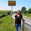 Die BUND-Voristzende Urene Strang befürchtet eine zu dichte Bebauung im von der Gemeinde Reichenau auf der Wiese im Hintergrund ...