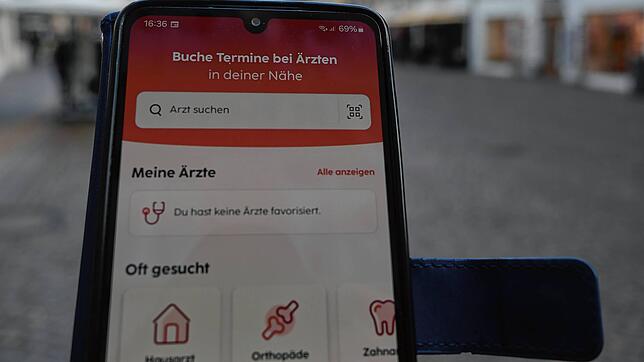 Anruf zwecklos: Ein Waldshuter Hausarzt ist nur noch mit einer App namens Gesund.de erreichbar.