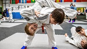 Spaß im Training: Nahkampfsport wird in Tiengen beim Irbis Free Fight Club für alle Altersklassen angeboten.