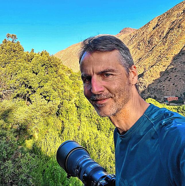 Affenberg-Chef Roland Hilgartner als Naturfotograf in Aktion: hier im hohen Atlasgebirge in Marokko.