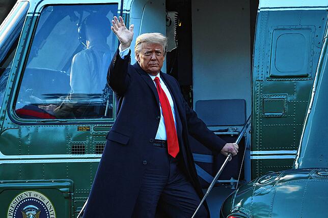 Ein letztes Winken vor dem Betreten des Hubschraubers: Donald Trump in Washington.