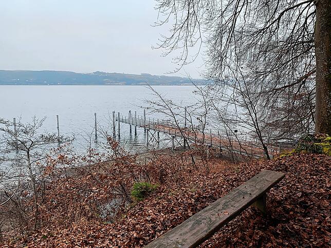 Der neue Steg am Fuß der Marienschlucht. Ein Dalben fehlt noch und vorne dran kommt noch ein Teil, der höhenverstellbar ist.