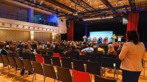 Politische Veranstaltungen finden in Räumlichkeiten der Stadt immer wieder statt – etwa Bürgerdialoge der AfD, wie hier im Jahr 2017. ...