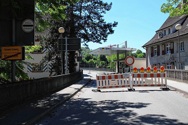 Die meiste Zeit ist der Grenzübergang von Rheinheim nach Bad Zurzach geschlossen. Für Berufspendler wird die Grenze hier seit 6. Mai ...
