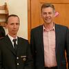 Stefan Keller (l.) ist neuer Kommandant der Feuerwehr Ewattingen. Bürgermeister Christian Mauch gratulierte.