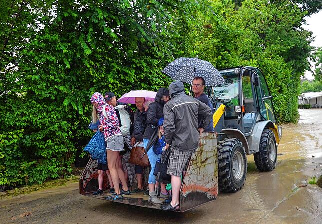 Bild 35: Bilder vom Unwetter in Markdorf: Evakuierung des Campingplatzes