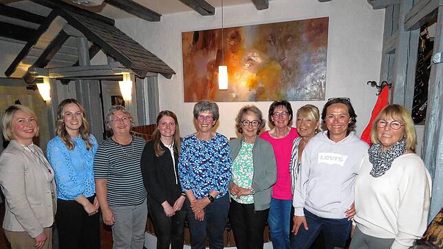 Von links Eva Stadelmann (neue Kassiererin) und Sophia Bucher (Öffentlichkeitsarbeit), Petra Seiler, Stefanie Hall, Inge Schaumann, ...