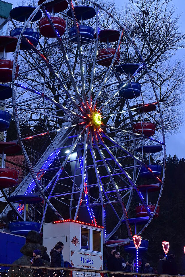 Das SÜDKUIRER-Riesenrad lädt zu einer Fahrt ein