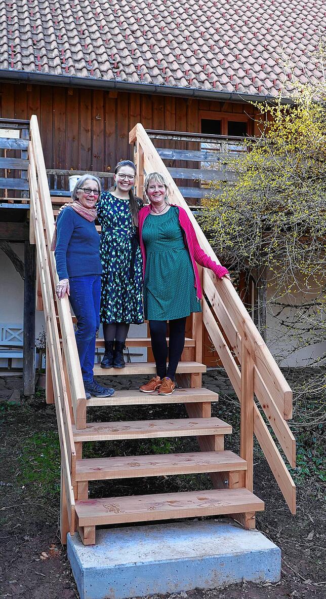 Sarah Palmer, Vivian Krause und Friederik Bauer werden in Zukunft konzeptionell und künstlerische Akzente der Waldkulturscheune setzen.
