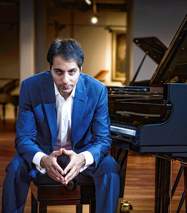 Weltklasse-Pianist Saleem Ashkar gastiert mit der Württembergischen Philharmonie in Trossingen.