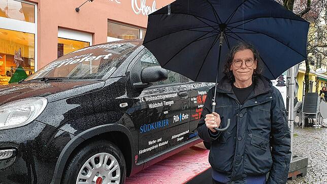 Reiner König aus Tiengen hat wenige Tage vor Heiligabend den Hauptpreis beim 24. Weihnachtsgewinnspiel abgeräumt. Seinen Gewinn, einen ...