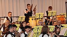 Das Orchester des Musikvereins Unterkirnach entführt seine Zuhörer beim Jahreskonzert in die Welt der Filmmusik. Bilder: Cornelia Putschbach