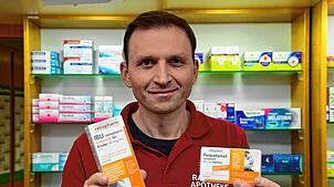 Apotheker Bernhard Lobmeier aus St. Georgen, hier im Februar, hat sich auch für den kommenden Winter einen schönen Vorrat an ...
