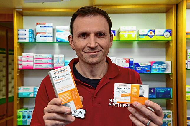 Apotheker Bernhard Lobmeier aus St. Georgen, hier im Februar, hat sich auch für den kommenden Winter einen schönen Vorrat an ...