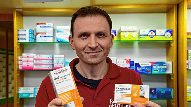 Apotheker Bernhard Lobmeier aus St. Georgen, hier im Februar, hat sich auch für den kommenden Winter einen schönen Vorrat an ...